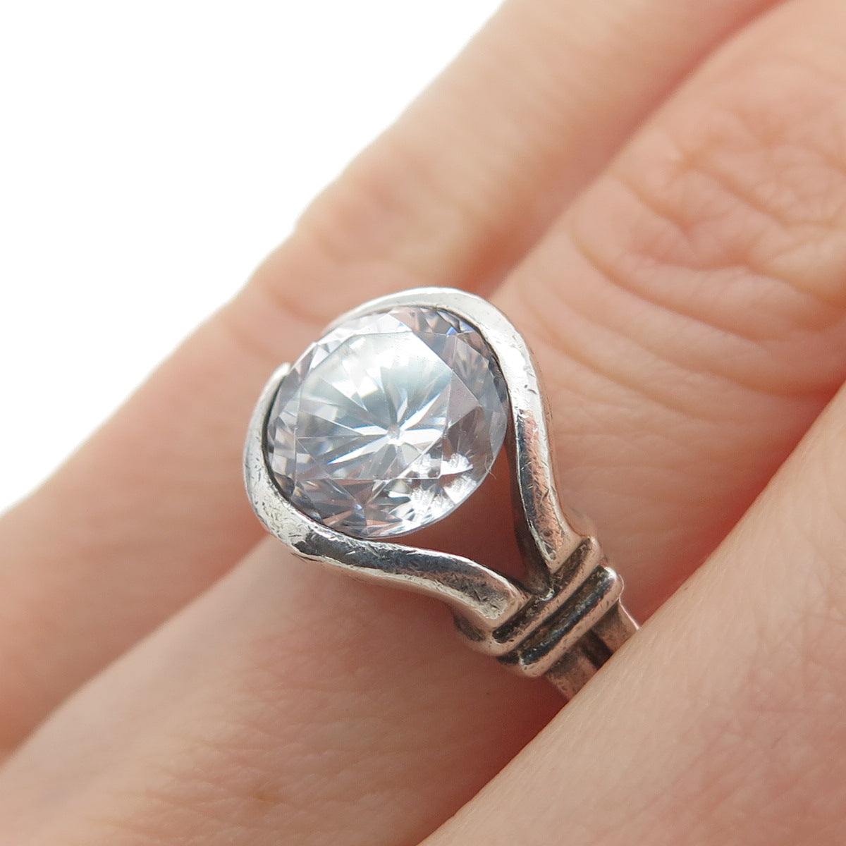 925 Sterling Silver Vintage Round-Cut Shaped C Z Oxidized Ring Size 5.25