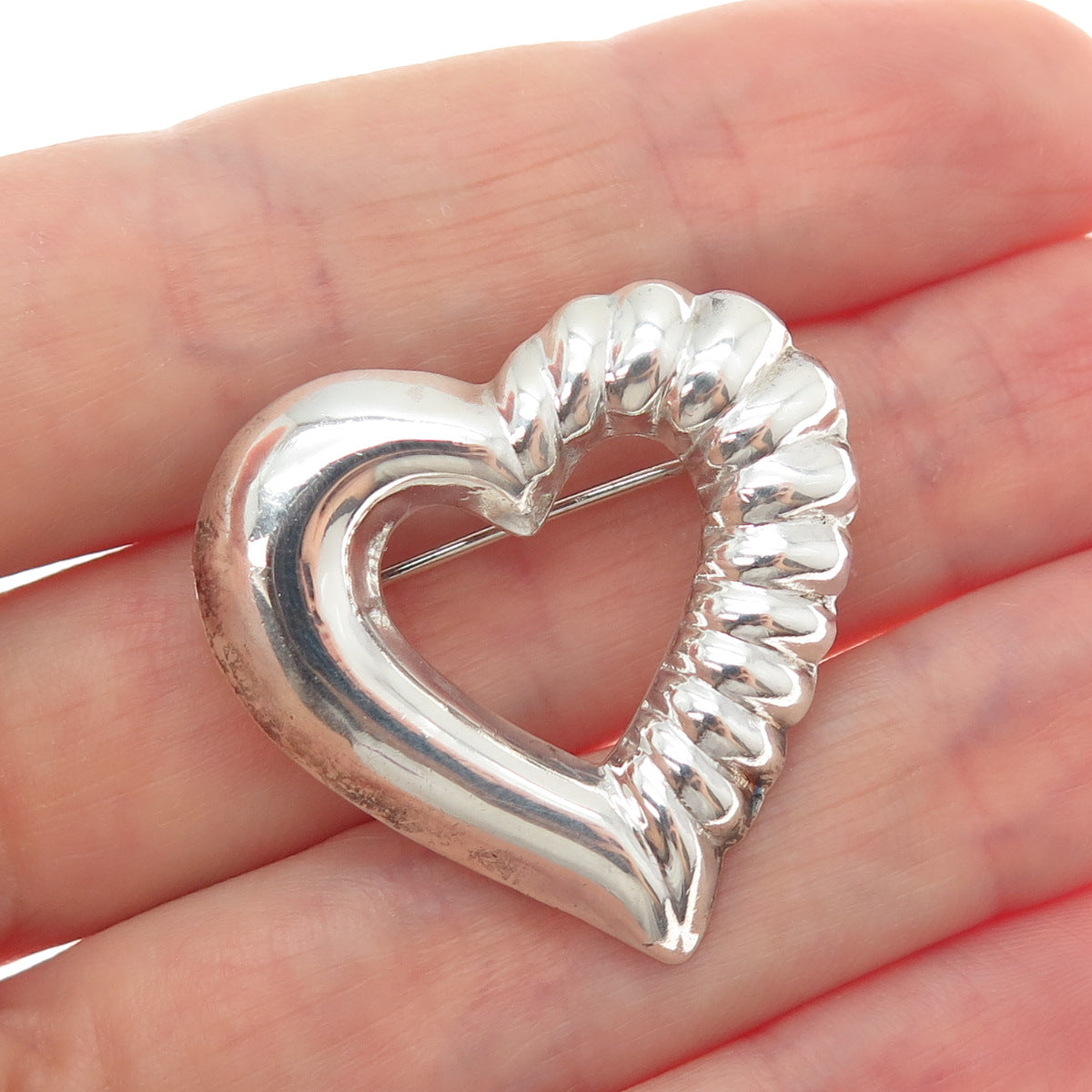 925 Sterling Silver Vintage Modernist Ribbed Heart Pin Brooch