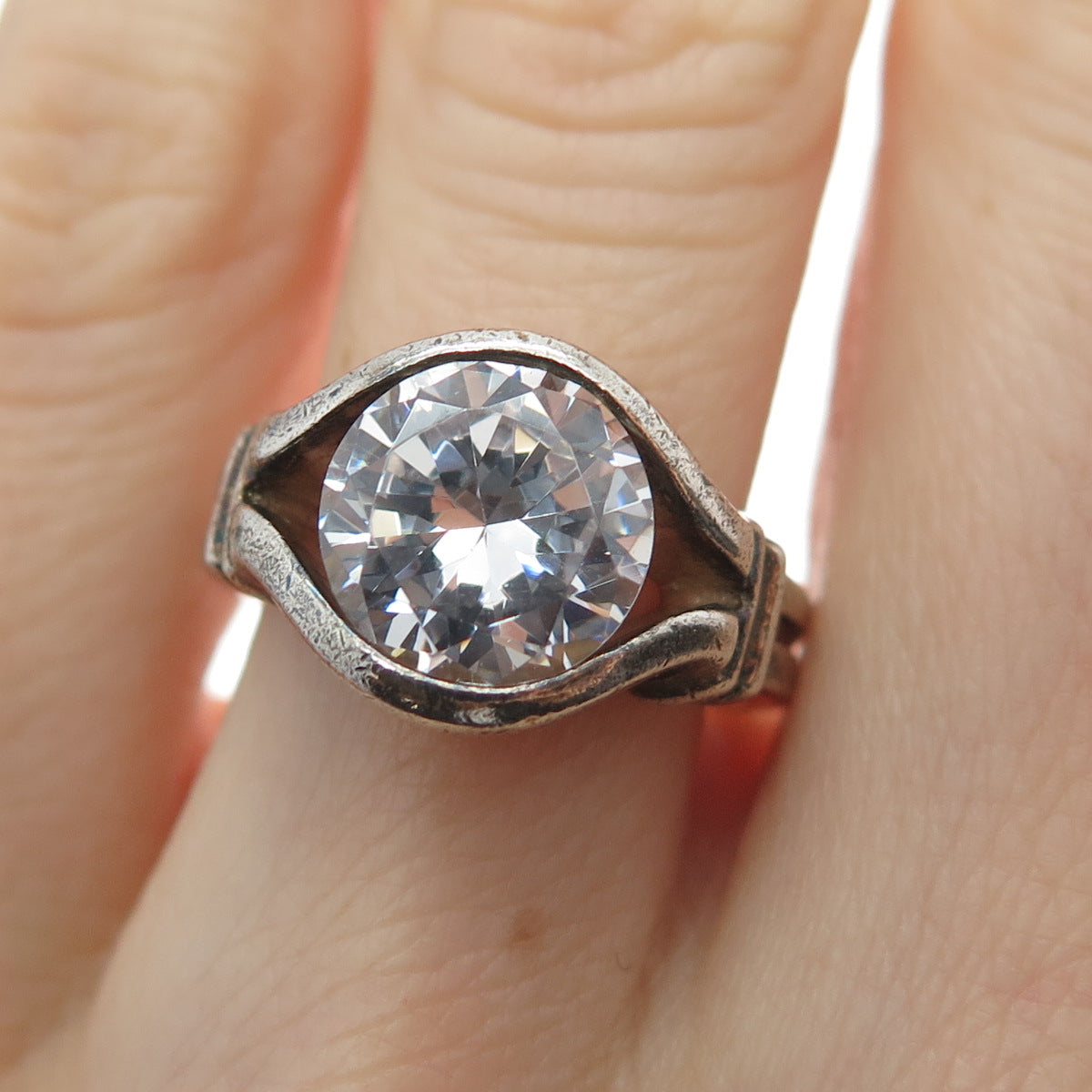 925 Sterling Silver Vintage Round-Cut Shaped C Z Oxidized Ring Size 5.25