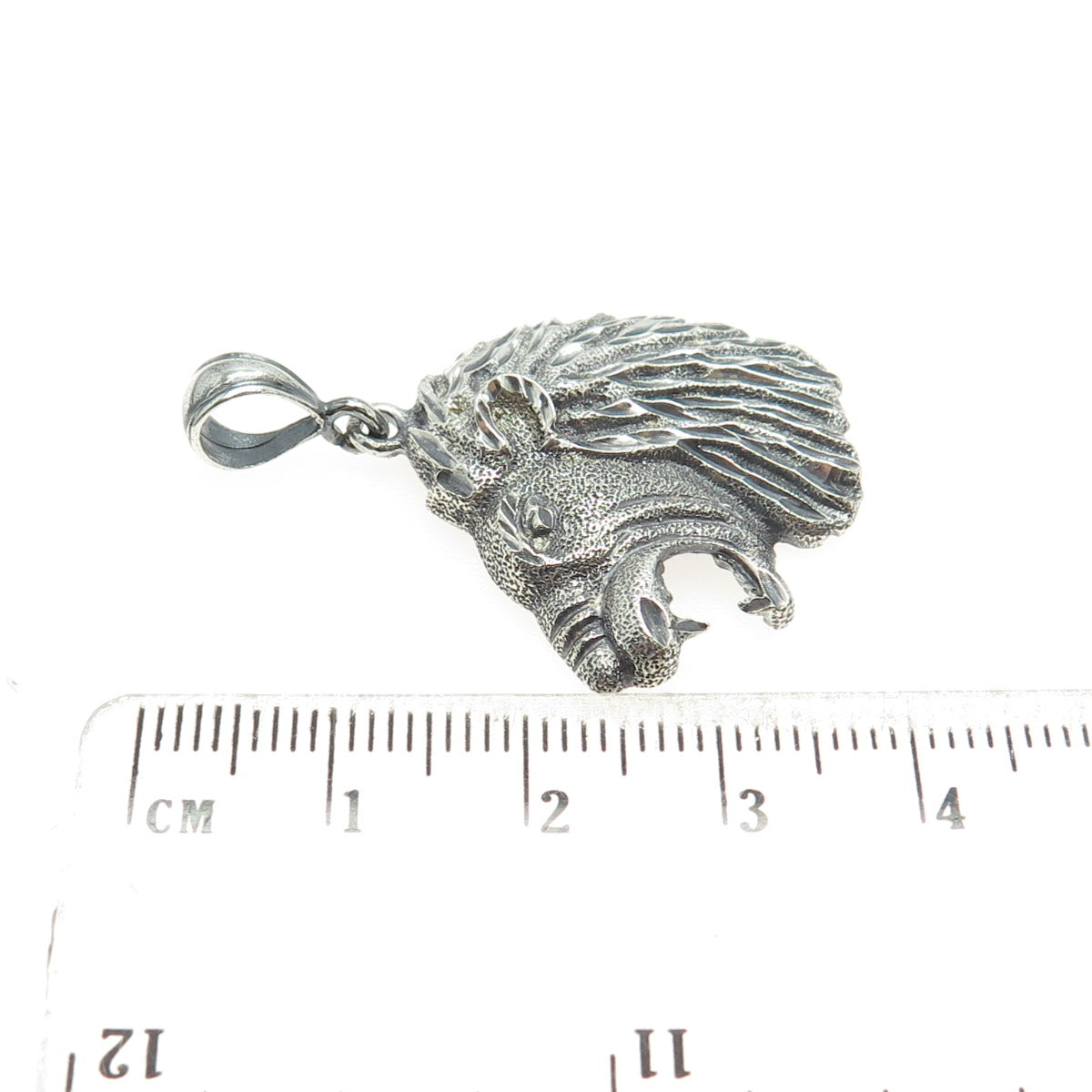 925 Sterling Silver Vintage Diamond-Cut Lion Oxidized Pendant