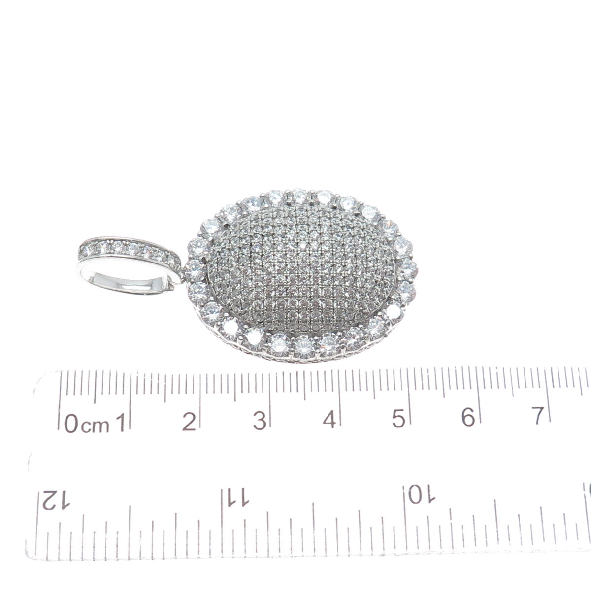 DESIGNS BY YAGI 925 Sterling Silver Round-Cut Shaped C Z Sparkle Oval Pendant
