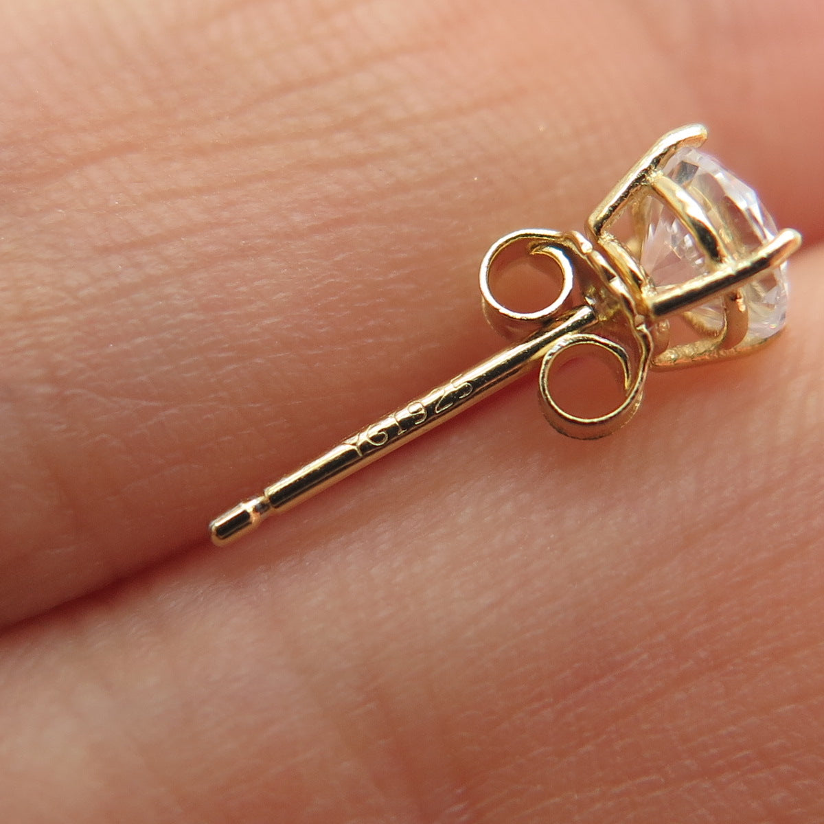 925 Sterling Silver Gold Plated Round-Cut C Z Stud Earrings