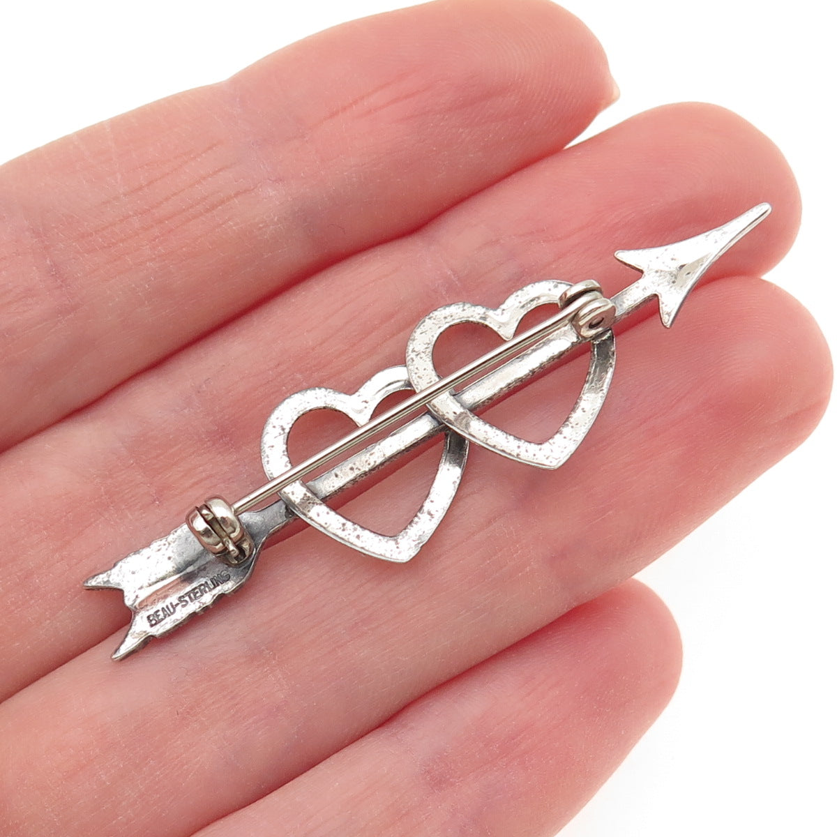 BEAU 925 Sterling Silver Antique Art Deco Couple Heart Arrow Oxidized Pin Brooch