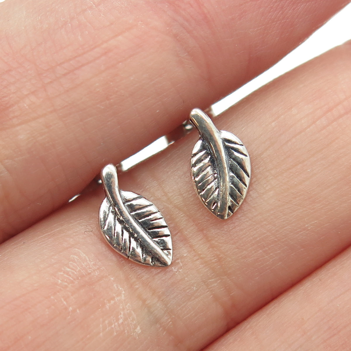 925 Sterling Silver Floral Leaf Earrings