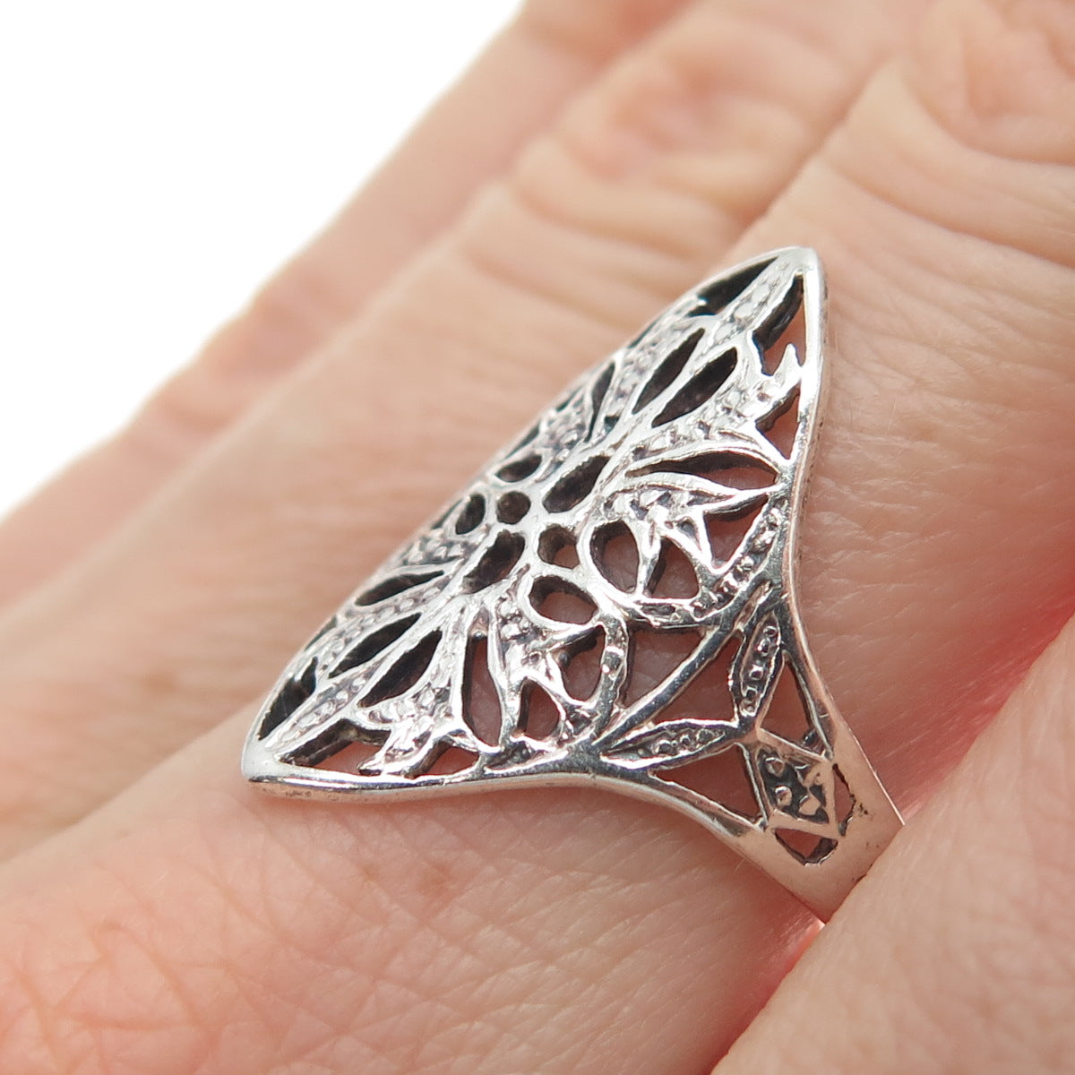 925 Sterling Silver Vintage Flower Oxidized Ring Size 8