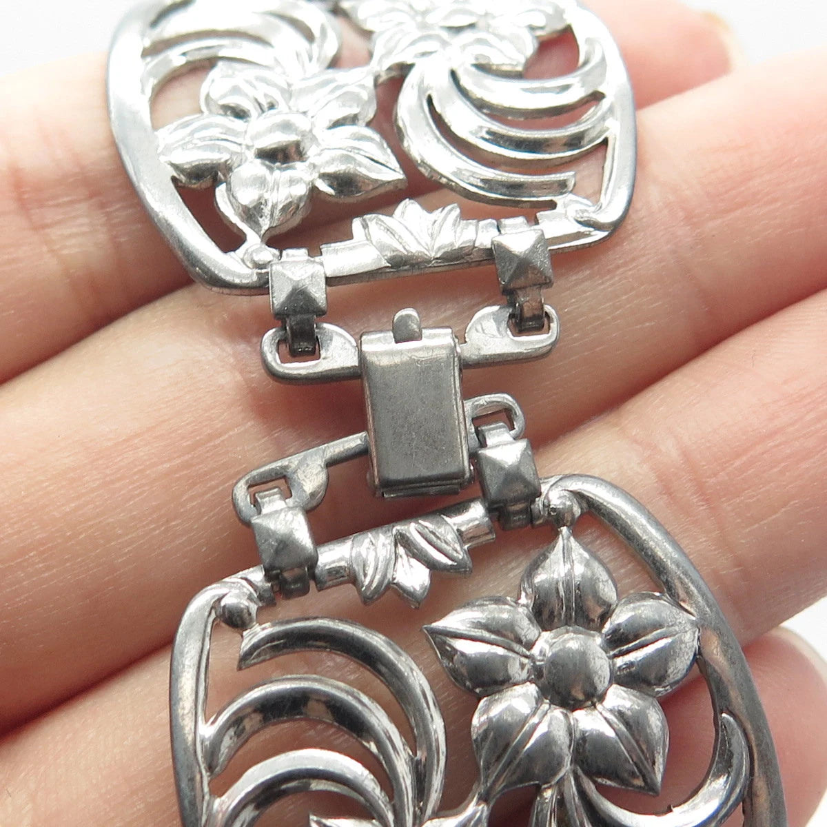 925 Sterling Silver Vintage W. E. Richards Floral Panel Link Bracelet 7.75"