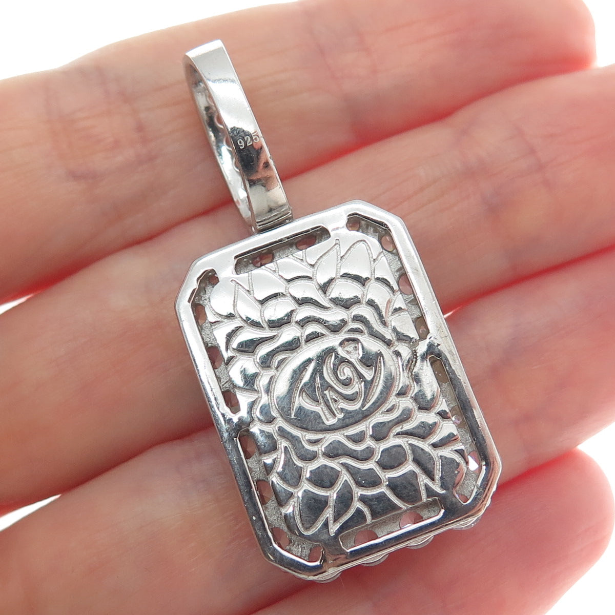 DESIGNS BY YAGI 925 Sterling Silver Round-Cut Shaped C Z Sparkle Pendant
