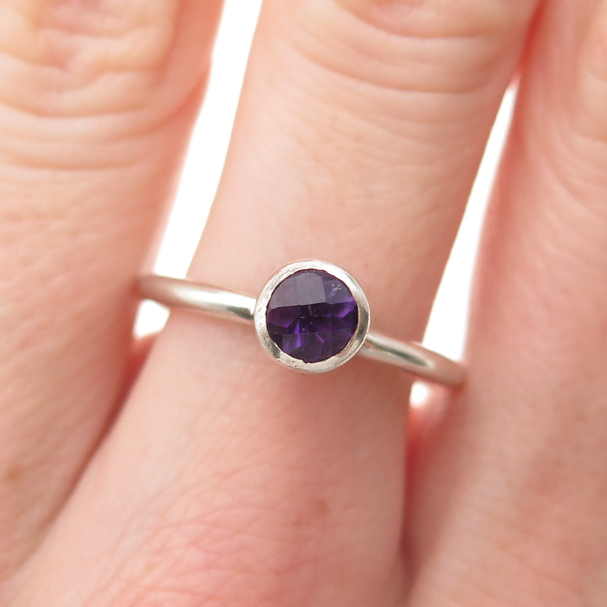 925 Sterling Silver Vintage Real Round-Cut Amethyst Modernist Ring Size 8