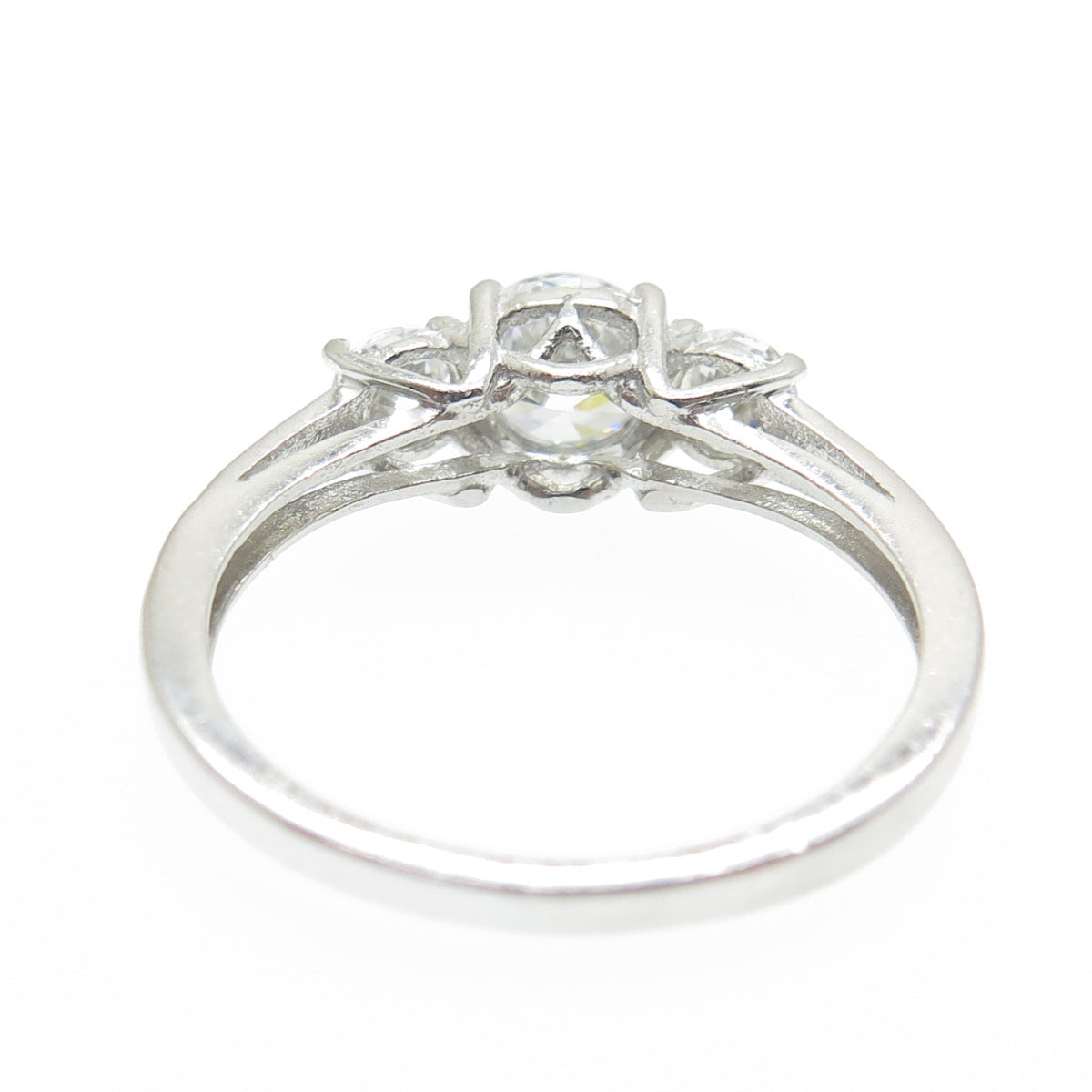 925 Sterling Silver Round-Cut Shaped C Z Engagement Ring Size 7.25