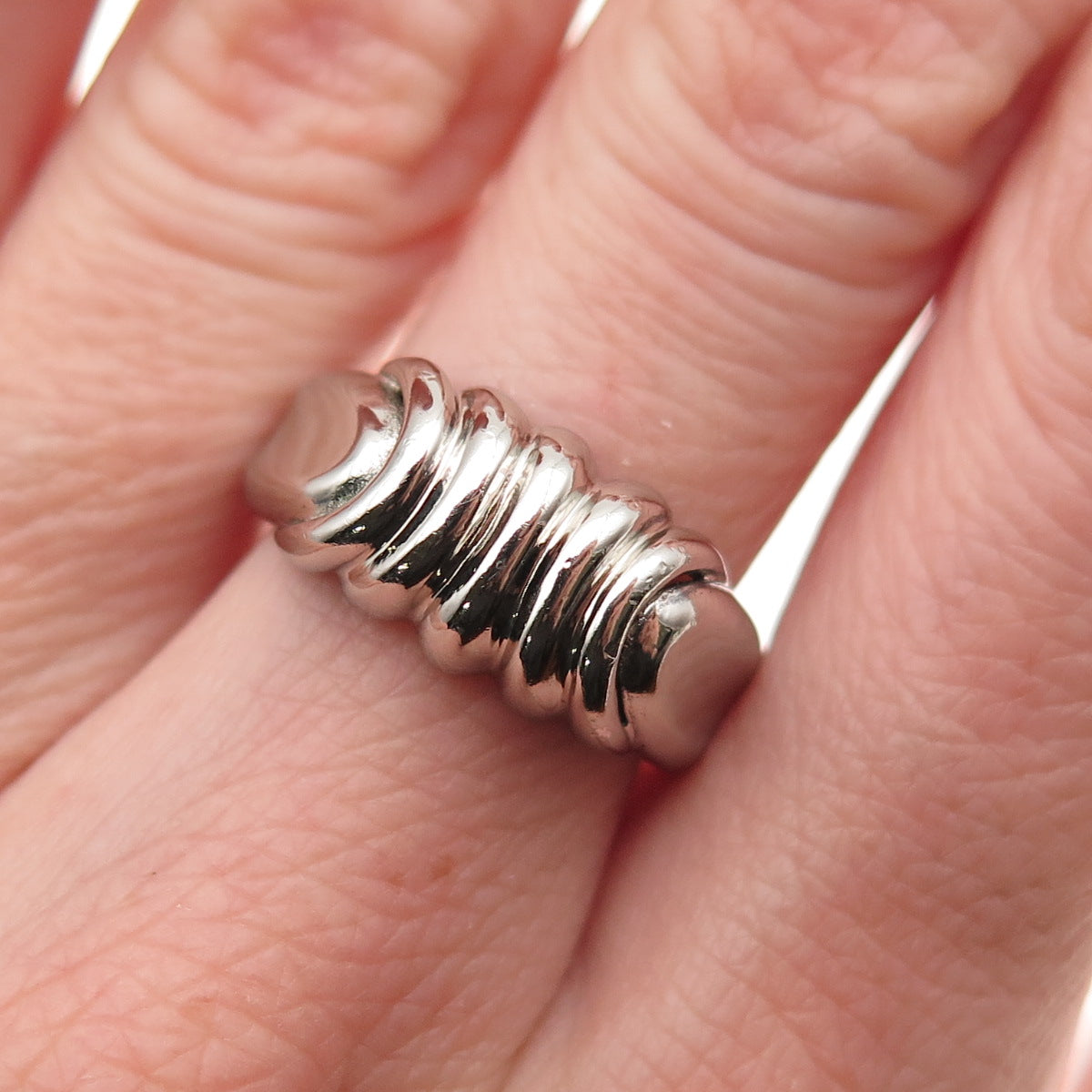925 Sterling Silver Vintage Modernist Ribbed Oxidized Ring Size 7.25