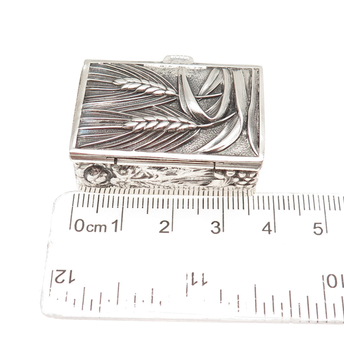 84 Silver Antique 1848 European Barley Plant Repousse Oxidized Pill / Snuff Box