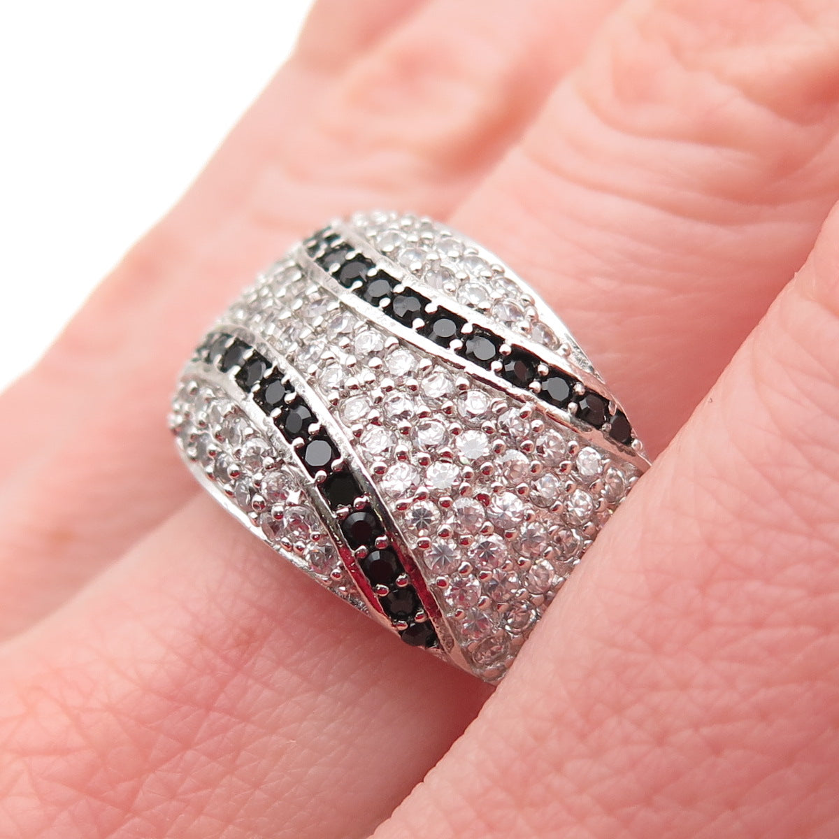 925 Sterling Silver Round-Cut Black & White C Z Ring Size 9