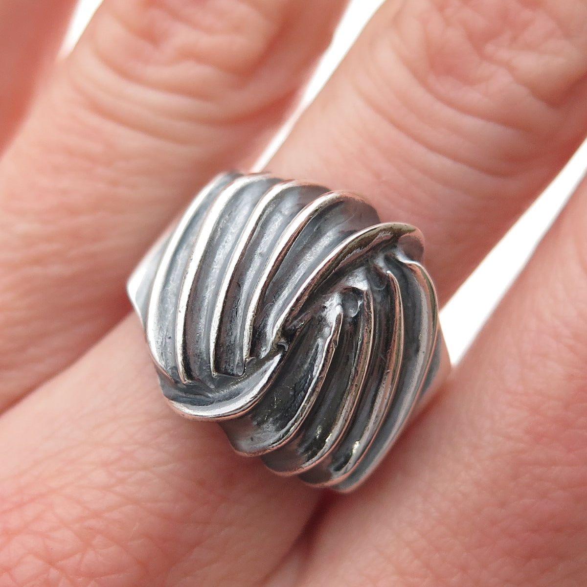925 Sterling Silver Vintage Modernist Ribbed Oxidized Ring Size 7.75
