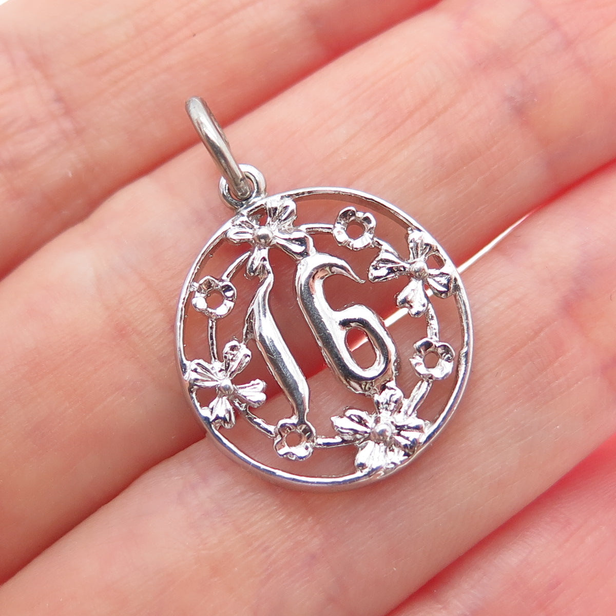 925 Sterling Silver Vintage Sweet 16 Flower Blossom Minimalist Charm Pendant