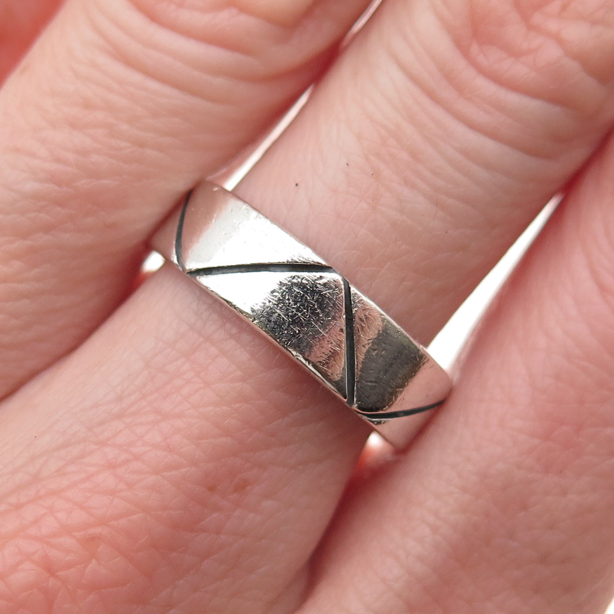 925 Sterling Silver Vintage Zig Zag Oxidized Band Ring Size 8