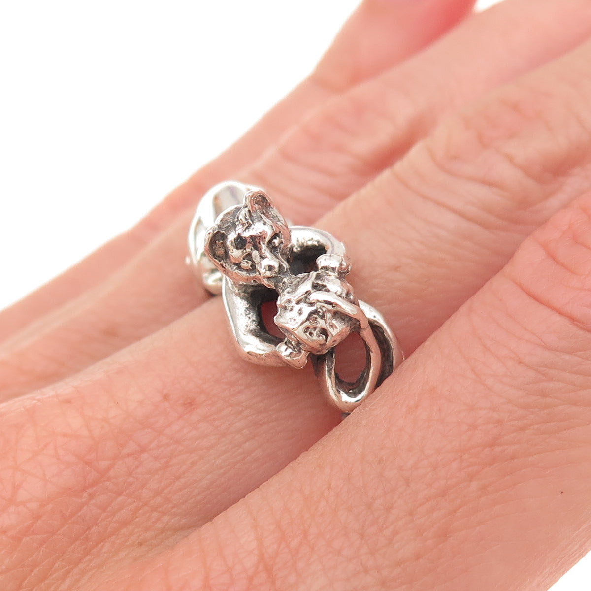 925 Sterling Silver Vintage Cat & Ball Oxidized Ring Size 6