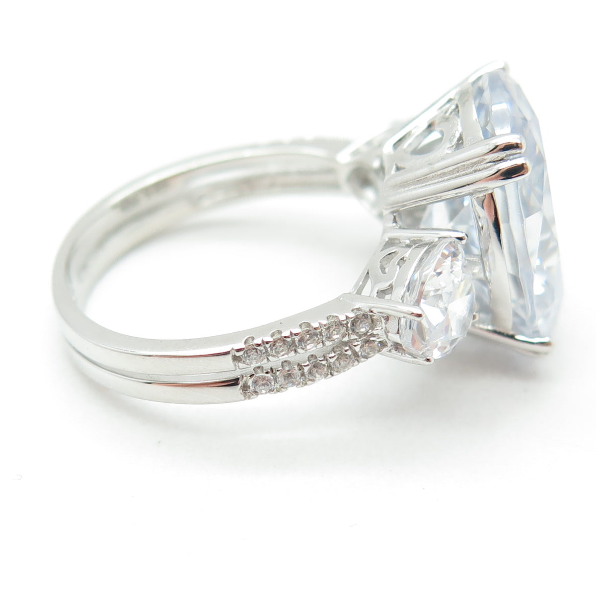 925 Sterling Silver Oval Heart & Round-Cut C Z Engagement Ring Size 8.25