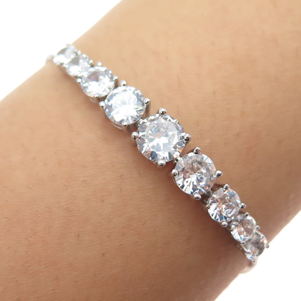 925 Sterling Silver Graduated Round-Cut C Z Adjustable Slide Bolo Bracelet 6-10"