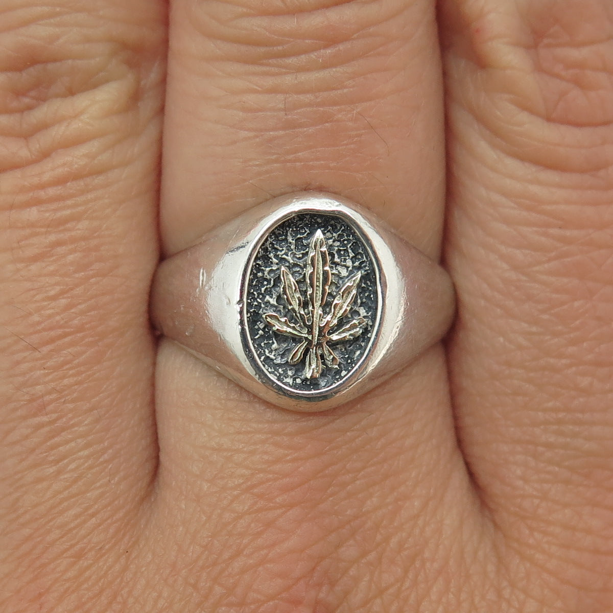 925 Sterling Silver & 10K Gold Vintage Cannabis Leaf Signet Ring Size 8.5