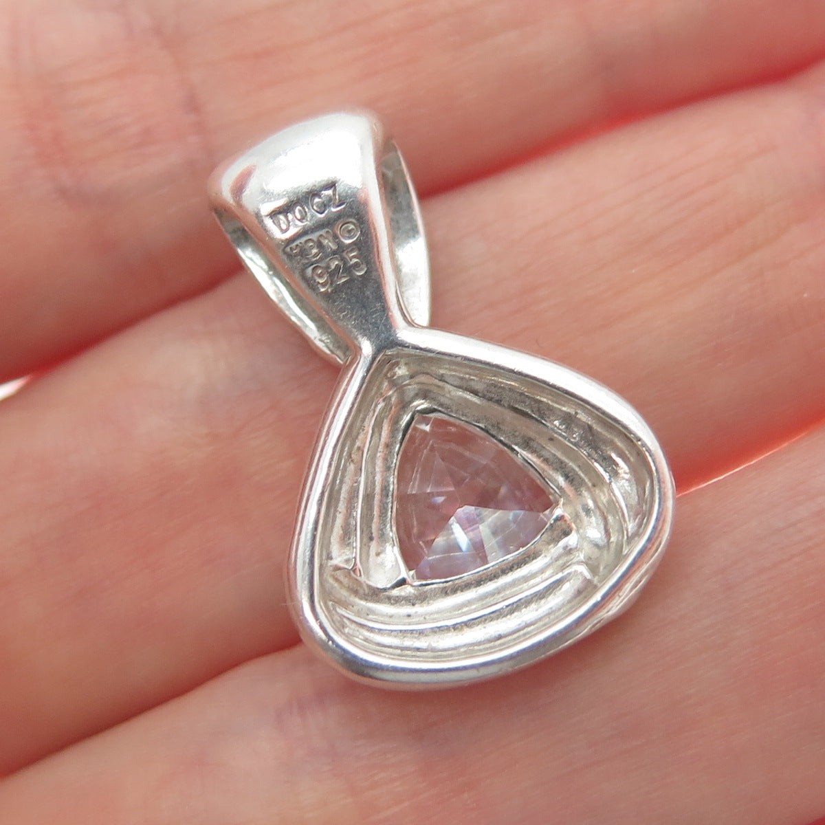 KABANA 925 Sterling Silver Vintage Trillion-Cut Shaped C Z Ribbed Pendant