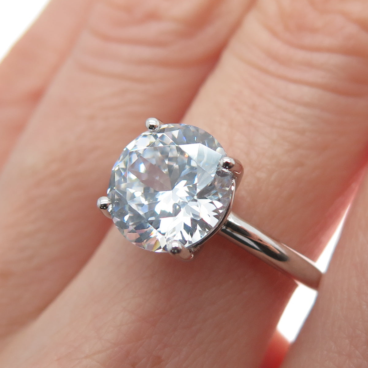 DSMK 925 Sterling Silver Round-Cut Shaped C Z Engagement Ring Size 6.25
