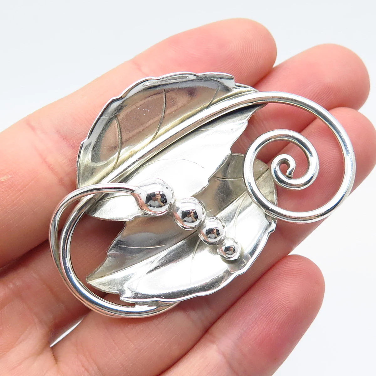 925 Sterling Silver Vintage International Grape Leaf Pin Brooch