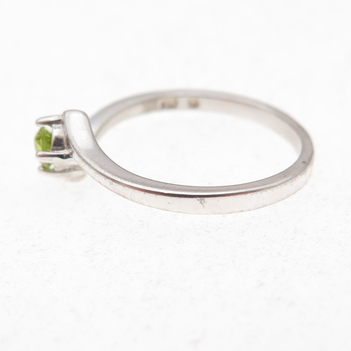Nevada 925 Sterling Silver Vintage Real Oval-Cut Peridot Bypass Ring Size 6.5