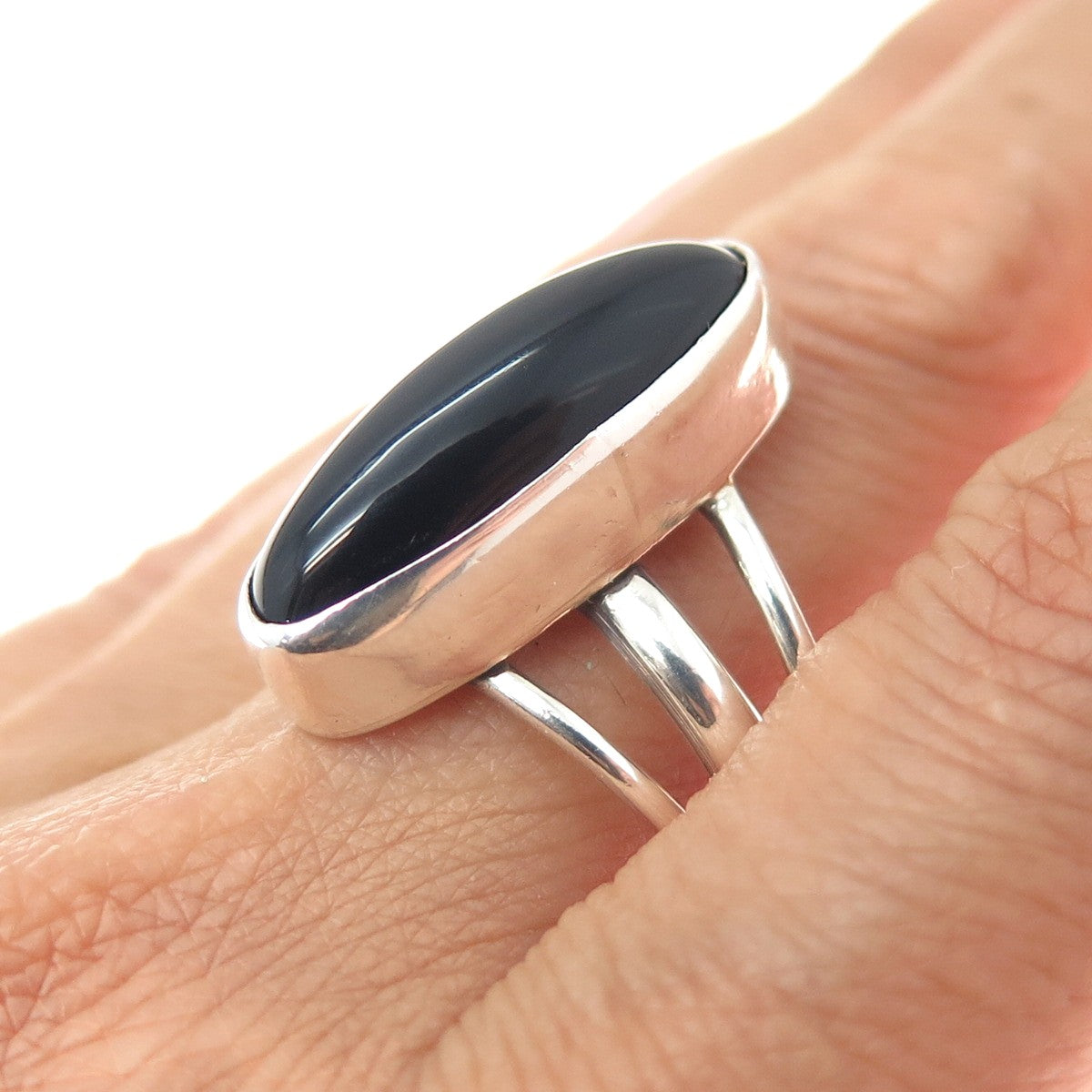 Old Pawn Sterling Silver Vintage Southwestern Black Onyx Tribal Ring Size 7.25