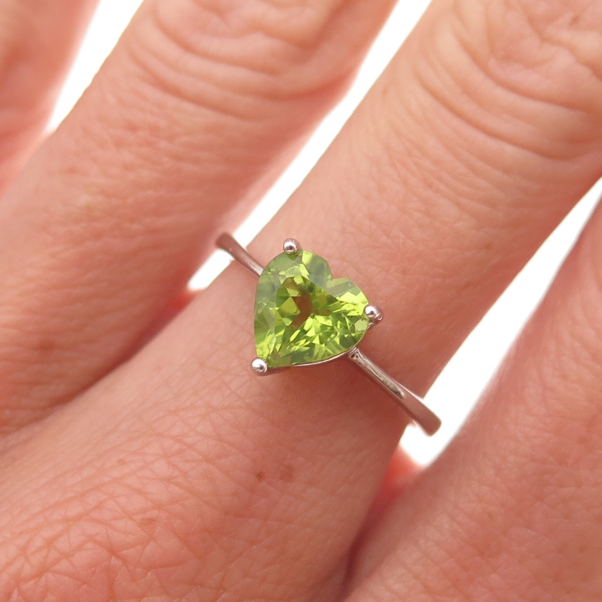 925 Sterling Silver Vintage Real Heart-Cut Peridot Ring Size 7.25