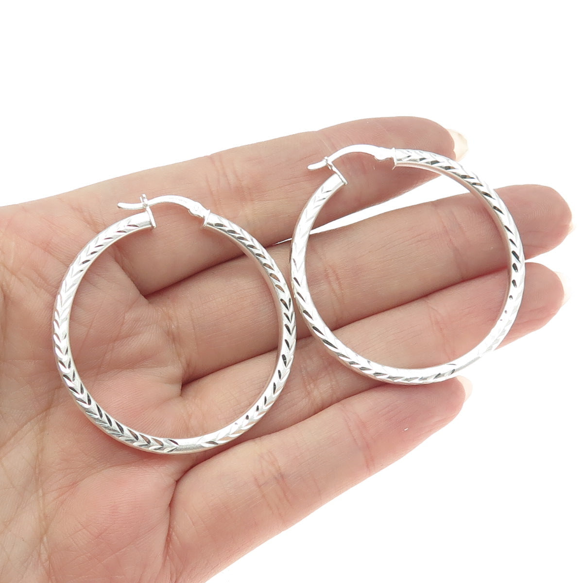 HANIN 925 Sterling Silver Engraved Hinged Hoop Earrings