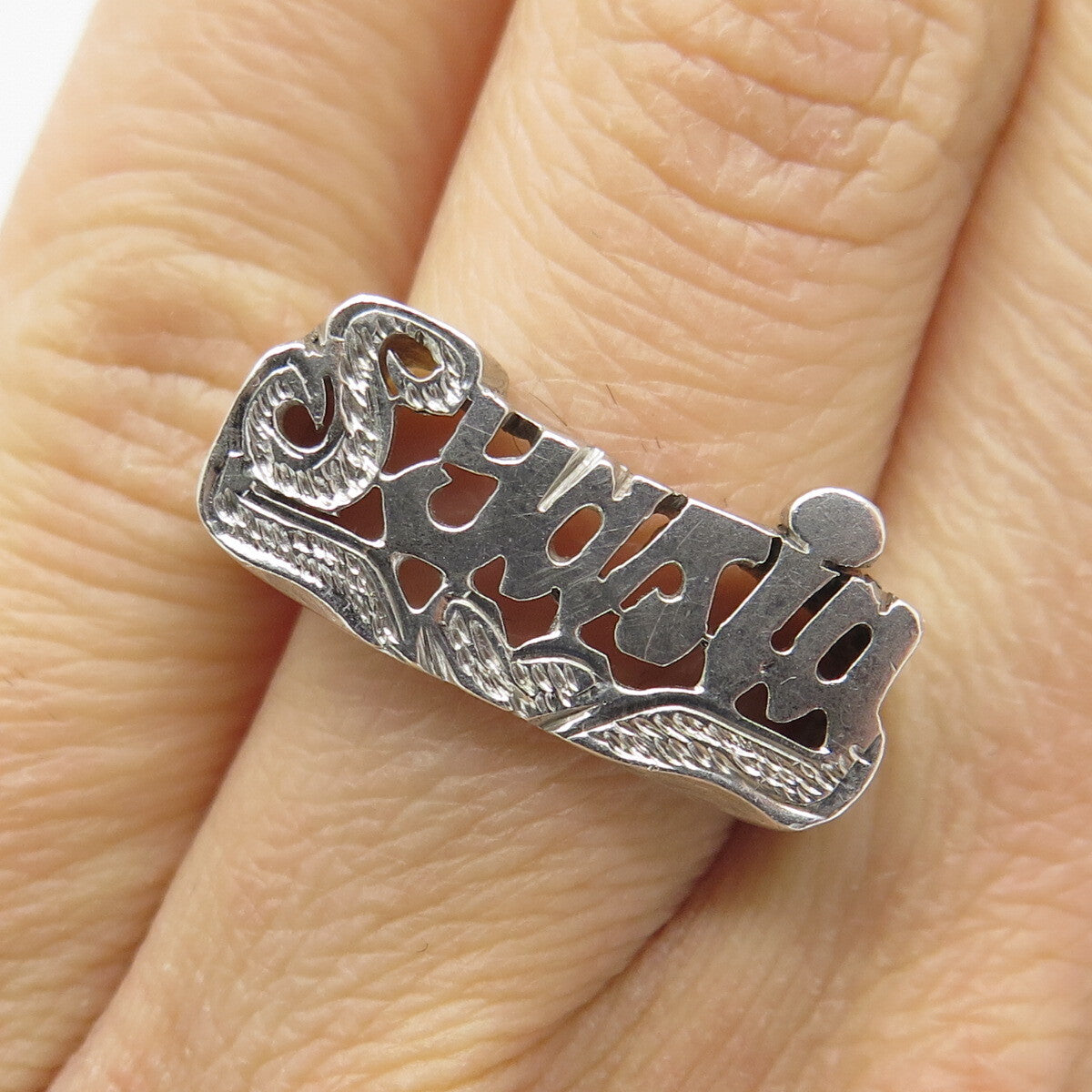 925 Sterling Silver Vintage Diamond-Cut "Syasia" Name Ring Size 5.75