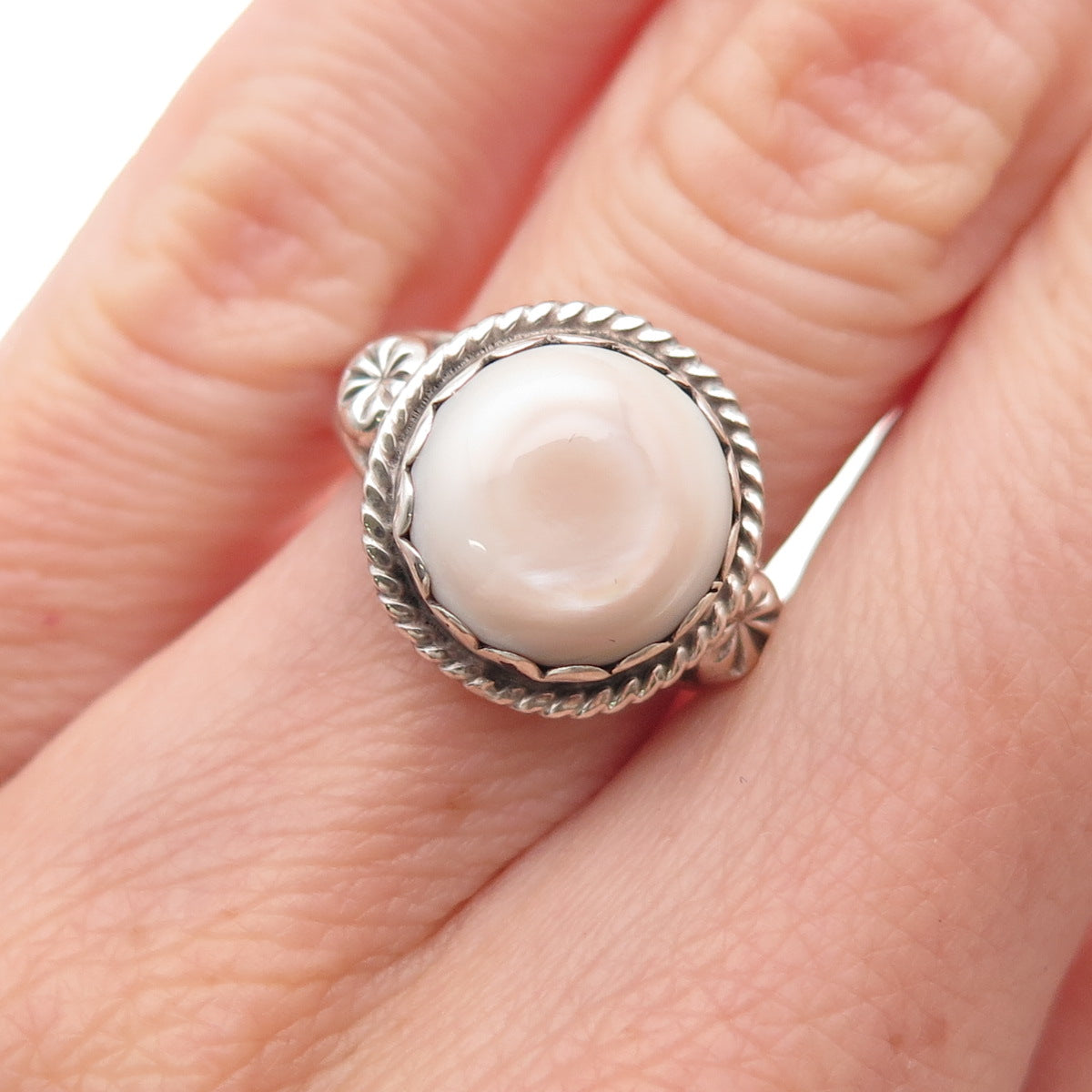 Old Pawn 925 Sterling Silver Vintage Southwestern MOP Tribal Ring Size 6