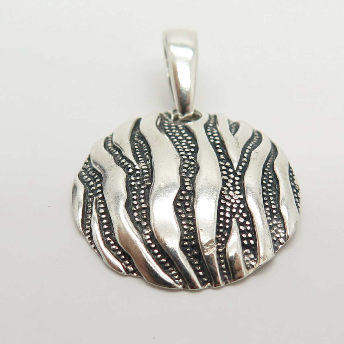925 Sterling Silver Dotted & Stripped Design Round Pendant