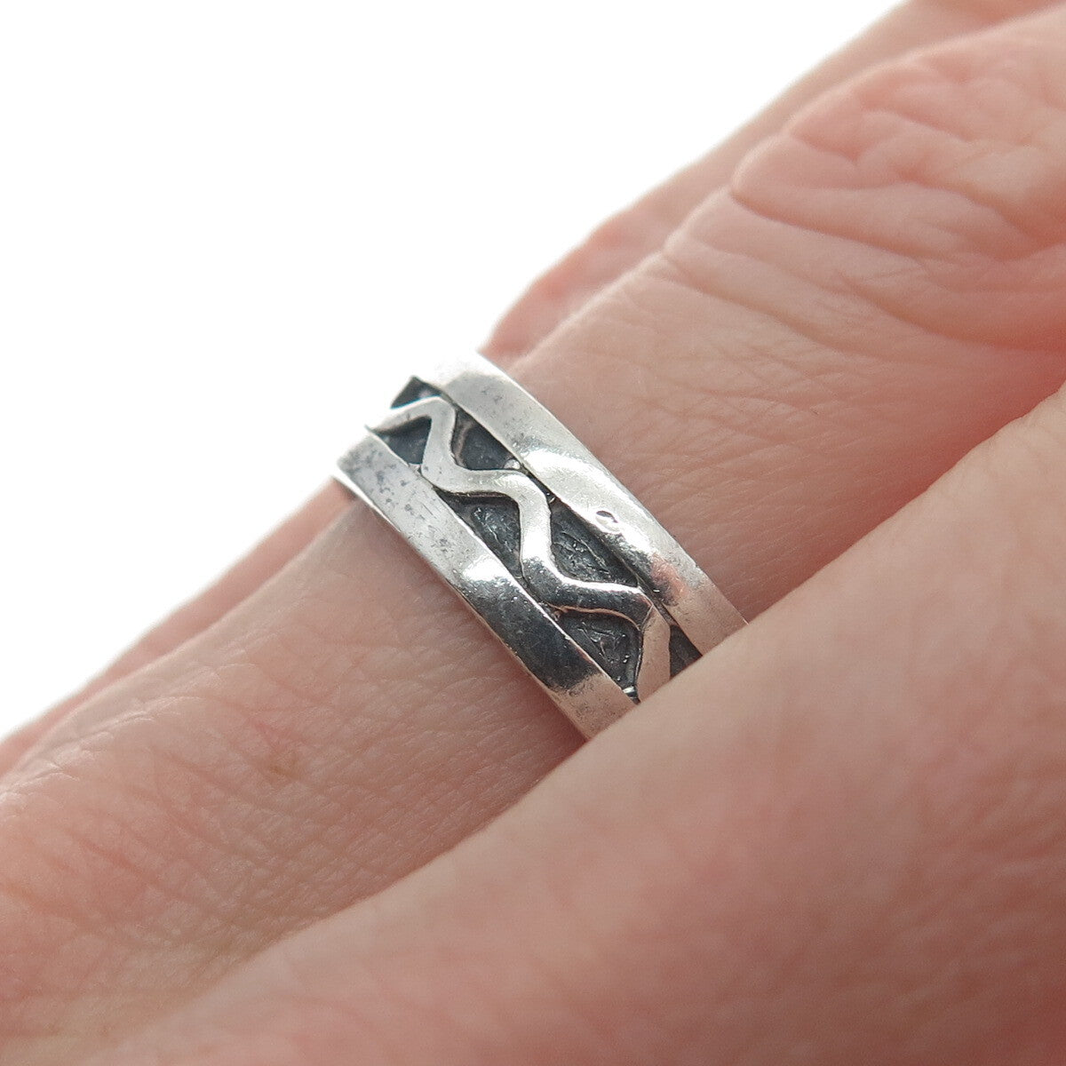 925 Sterling Silver Vintage Zig Zag All Around Oxidized Band Ring Size 9