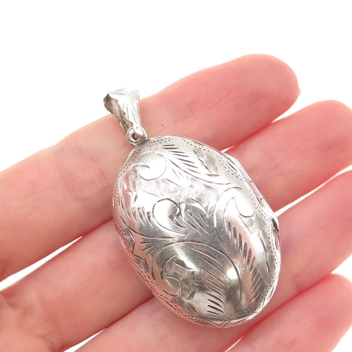 925 Sterling Silver Vintage Engraved Floral Oval Locket Charm Pendant