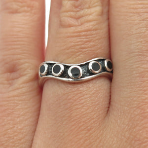925 Sterling Silver Vintage Black Enamel Wavy Ring Size 6.75