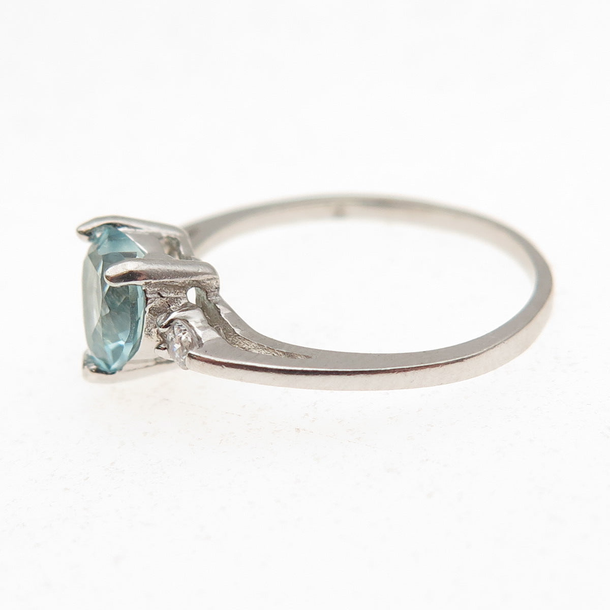 925 Sterling Silver Vintage Blue & White C Z Heart Ring Size 4.75