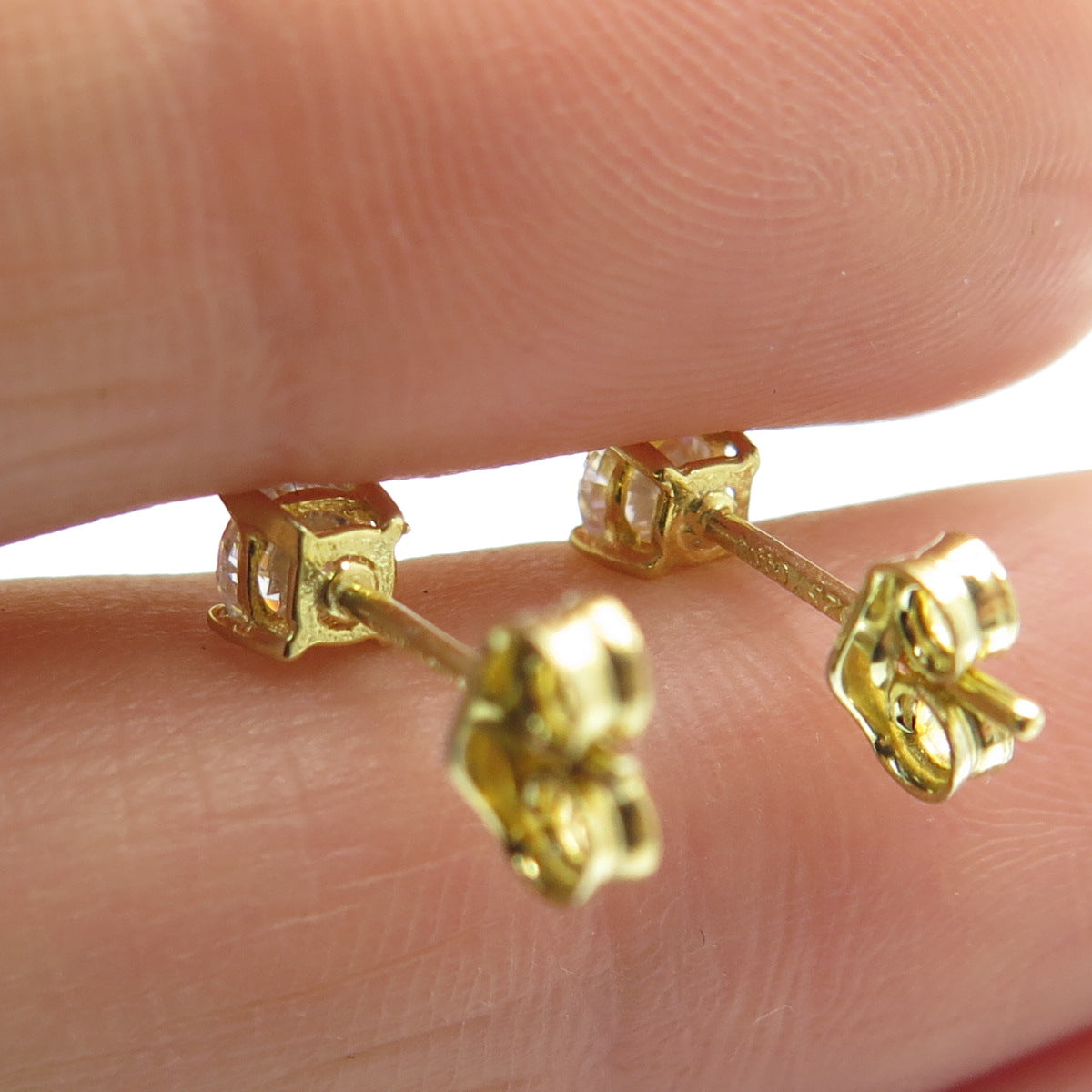 925 Sterling Silver Gold Plated Round-Cut Shaped C Z Stud Earrings