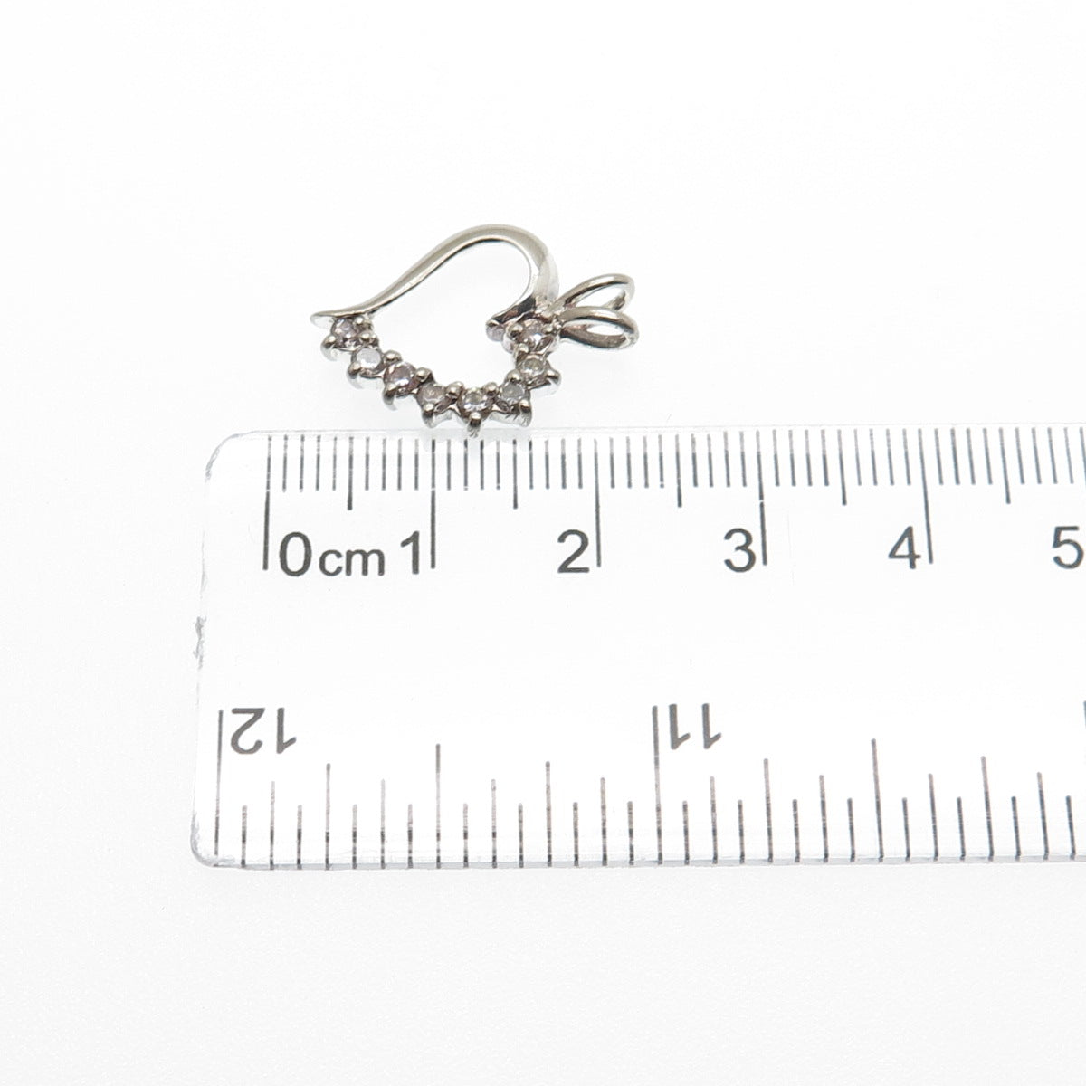 925 Sterling Silver Vintage Round-Cut C Z Heart Minimalist Charm Pendant
