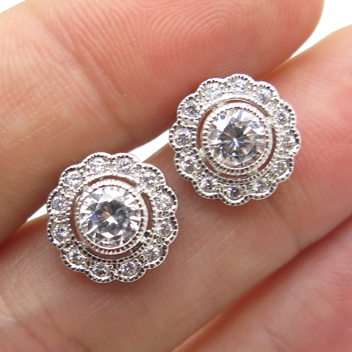 925 Sterling Silver Round-Cut Shaped C Z Stud Earrings