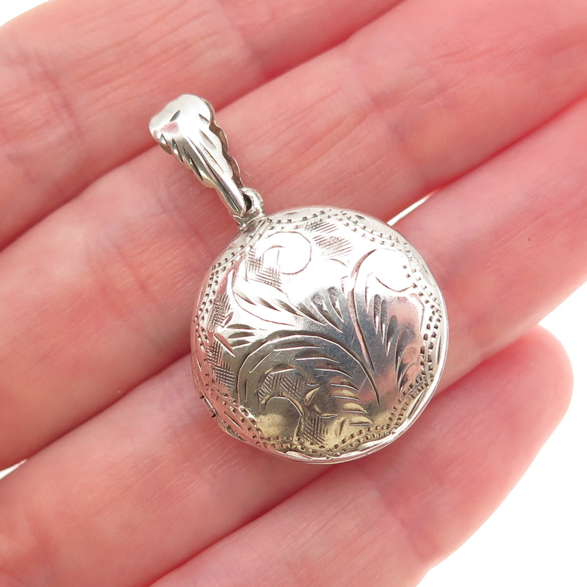 925 Sterling Silver Vintage Engraved Floral Round Locket Charm Pendant