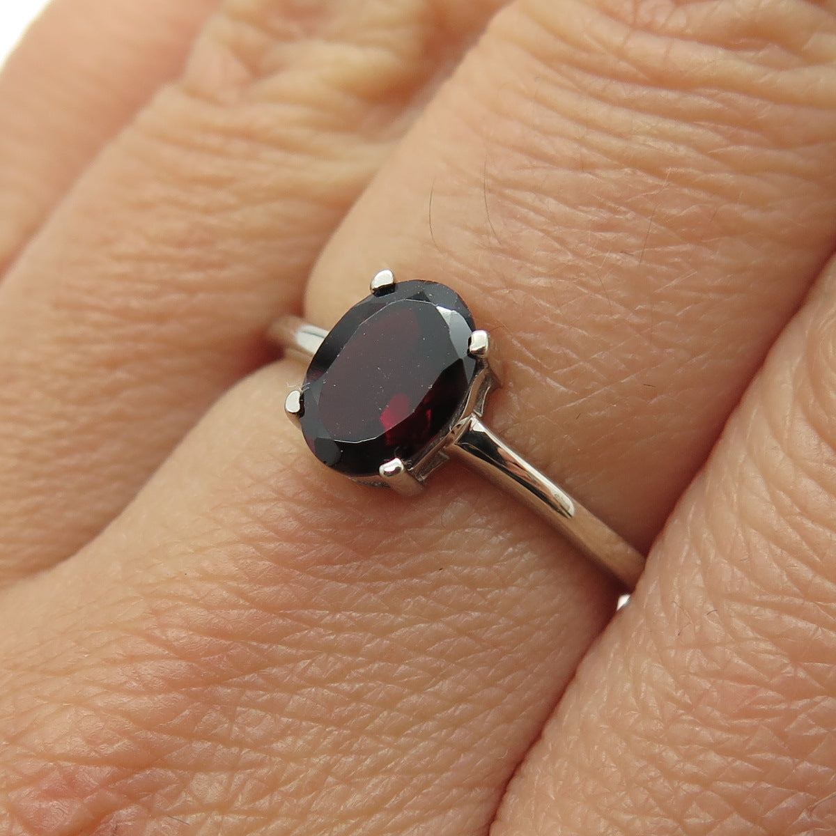 DAZZLERS 925 Sterling Silver Real Oval-Cut Red Garnet Ring Size 7