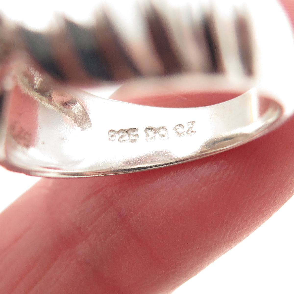 925 Sterling Silver Round-Cut C Z Modernist Ribbed Ring Size 6