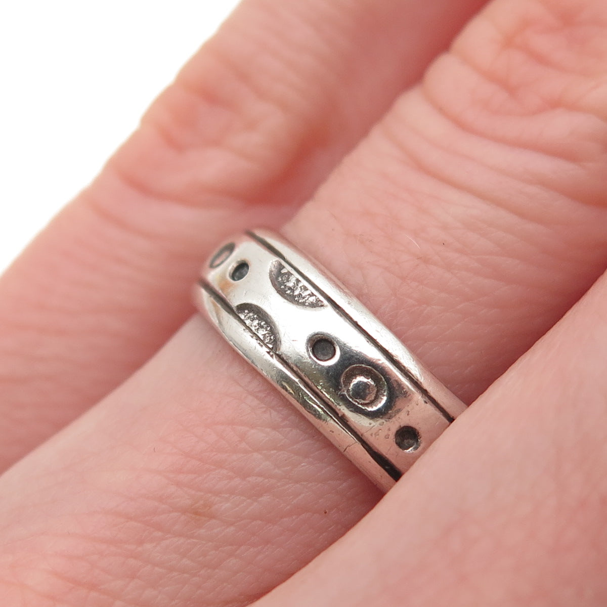 925 Sterling Silver Vintage Modernist Oxidized Band Ring Size 5.5