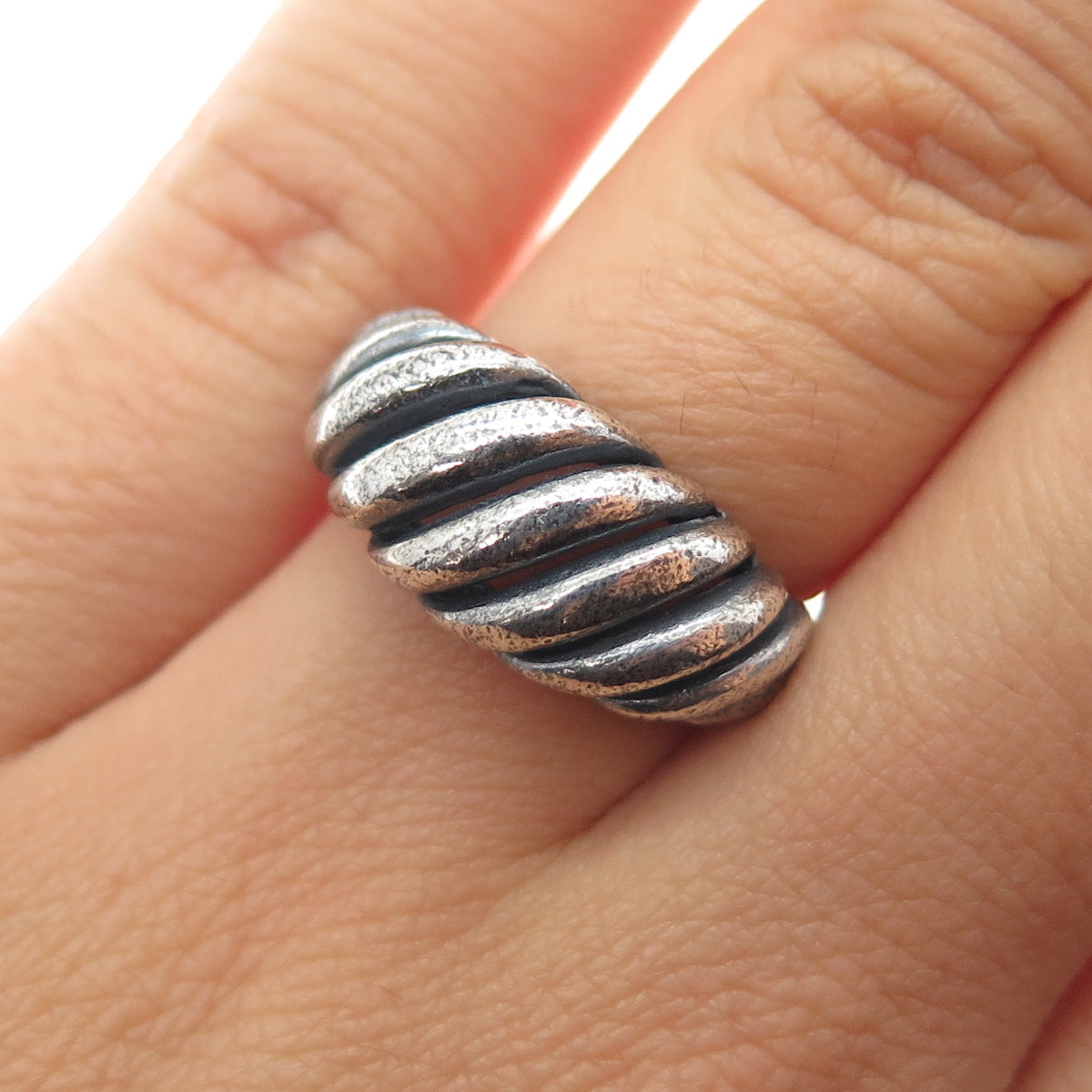 925 Sterling Silver Vintage Modernist Ribbed Oxidized Ring Size 6.25