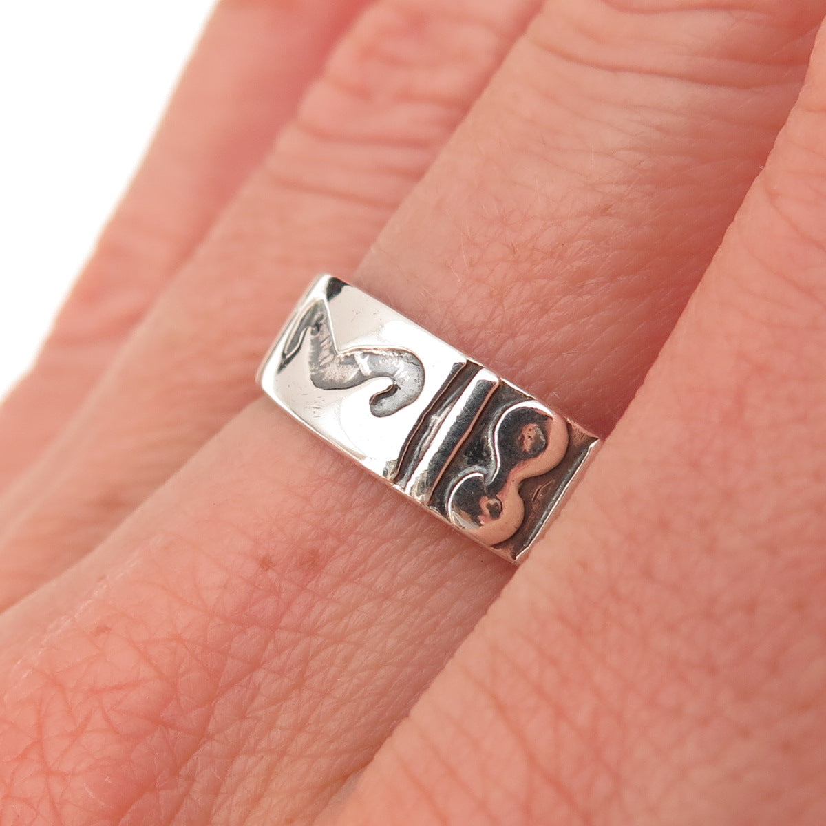 925 Sterling Silver Vintage Aries Zodiac Oxidized Band Ring Size 8.5