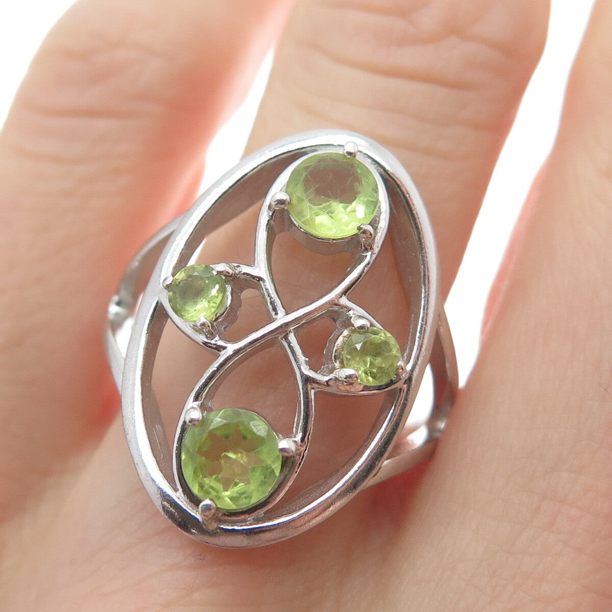 925 Sterling Silver Vintage Round-Cut Peridot Gem Cross Oval Ring Size 9.25