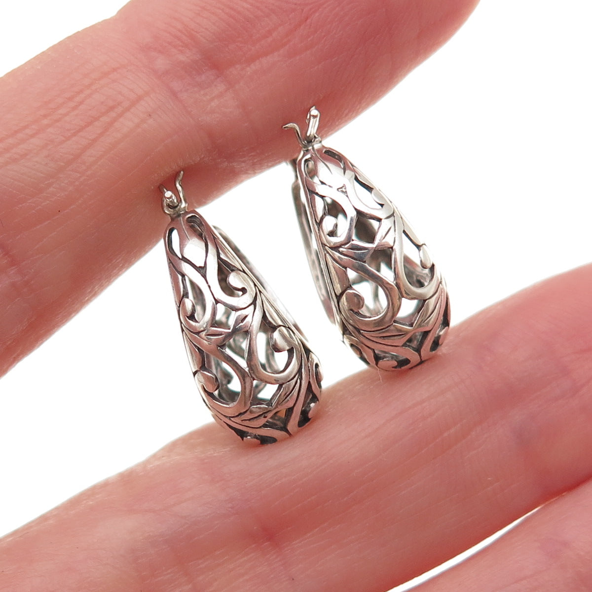 Jezlaine 925 Sterling Silver Vintage Floral Ornate Hoop Oxidized Earrings