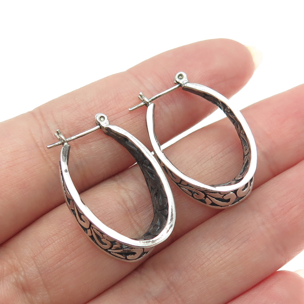 925 Sterling Silver Vintage Ornate Oval Hoop Modernist Earrings