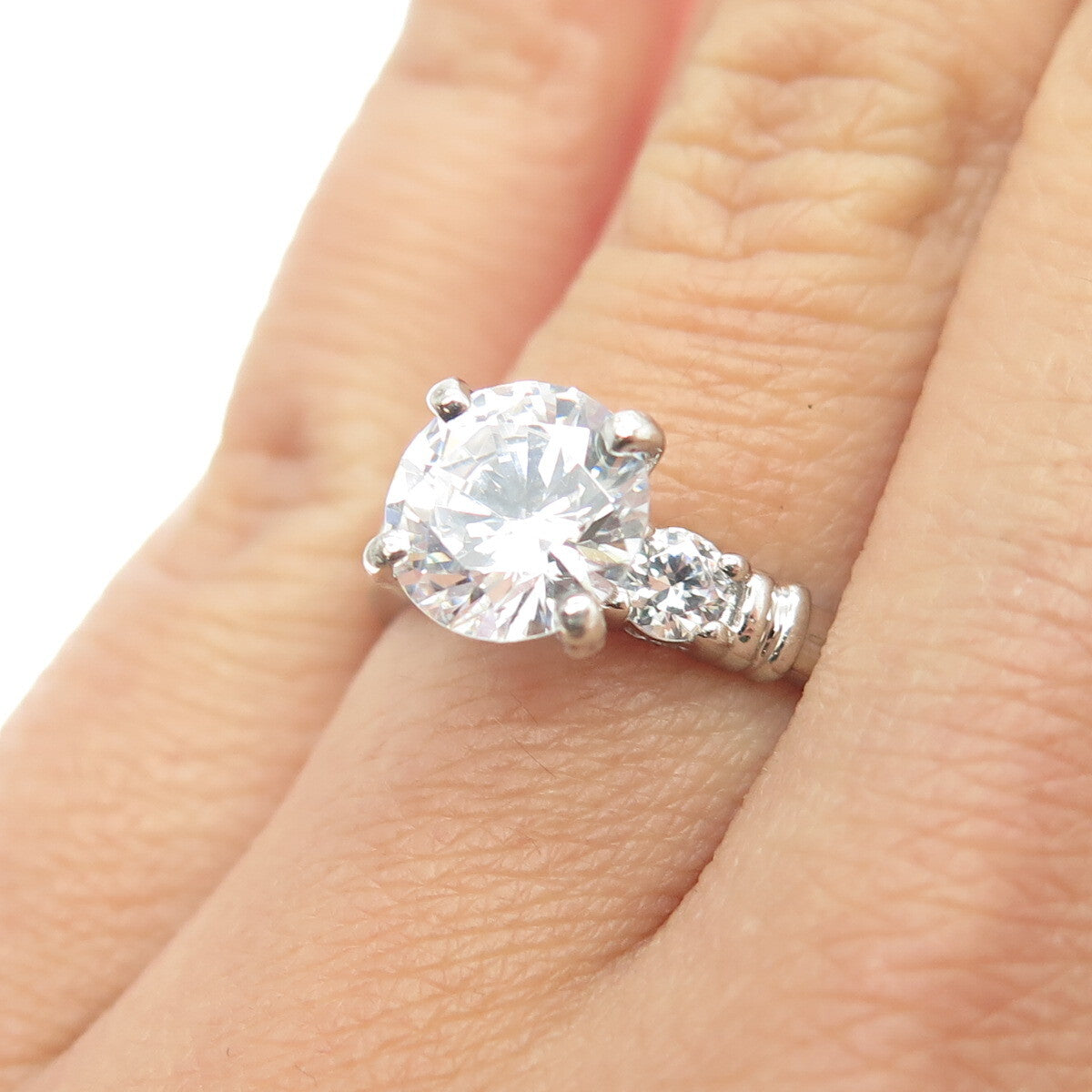 925 Sterling Silver Round-Cut Shaped C Z Engagement Ring Size 6.5
